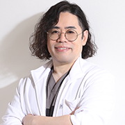 Meet Our Expert Cosmetic Surgeon in Osaka